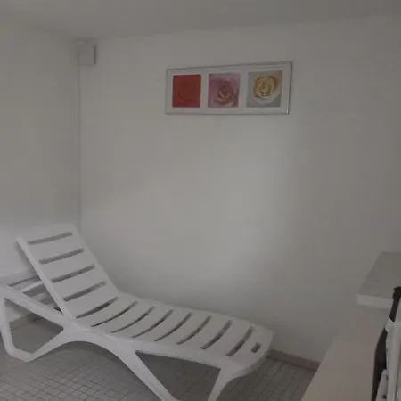 Mit Balkon, Schwimmbad Apartment *